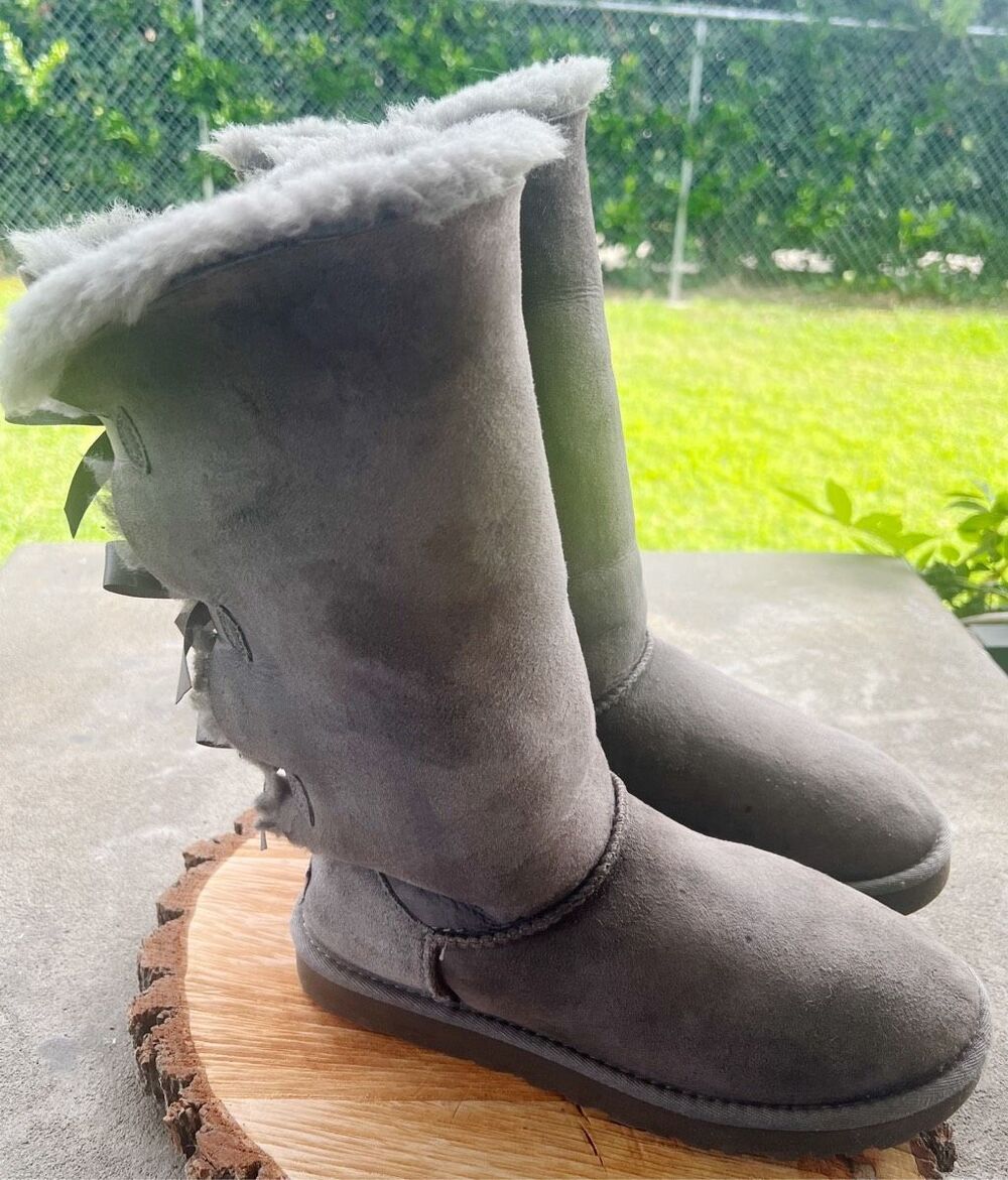 Ugg Bailey Bow Tall Boots Suede Sheepskin Gray Size 7
